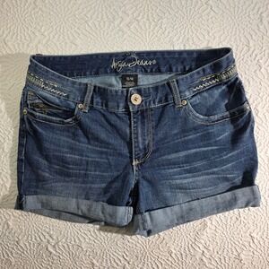 Ariya Jeans Women Embroidered Denim Shorts Dark Wash Cuffed Size 13/14 Stretch